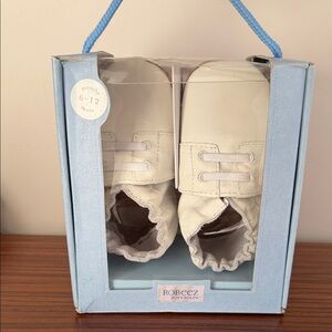 Robeez Soft Soles Cream Baby Shoes 6-12 months